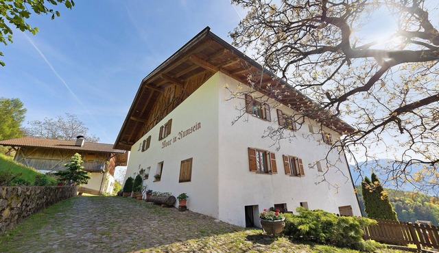 Apartment 'Moar im Rumsein - Etschblick' with Mountain View, Garden, Playground & Wi-Fi