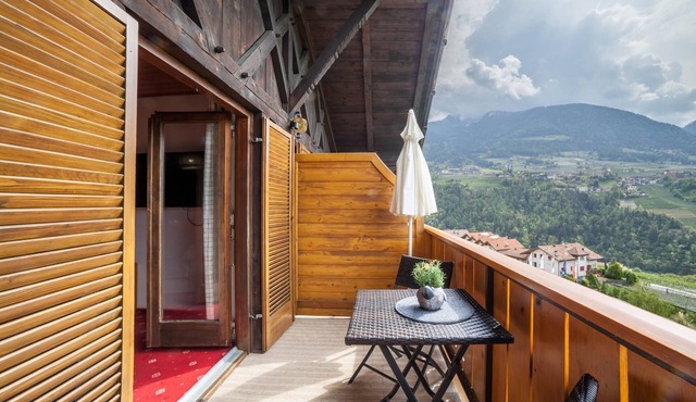 Apartment 'Sankt Corbinian 4' with Mountain View, Balcony, Shared Garden & Wi-Fi