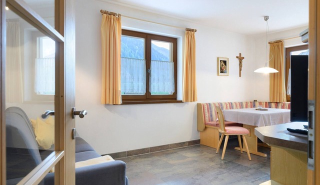 Apartment 'Vergissmeinnicht 14' with mountain view, private terrace and Wi-Fi