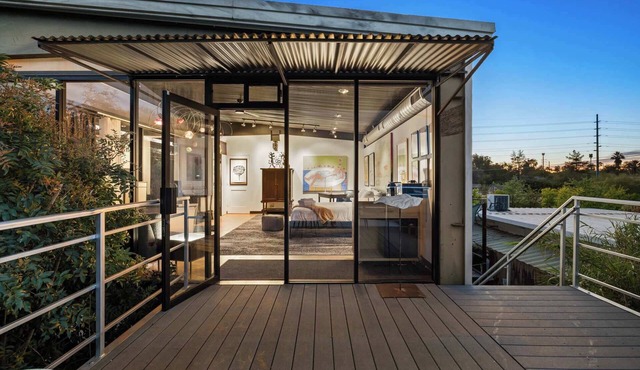 Artist’s Loft: Workshop, Sculpture Gardens & Pool