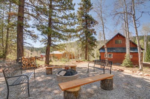 'Aspen Meadow Cabin' ~ 9 Miles Outside Duck Creek
