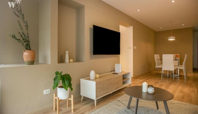 Authentic 2BR in Miraflores
