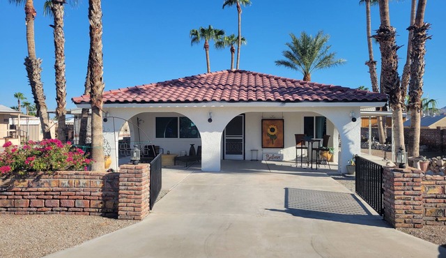 Awesome winter get away.move-in ready. Ample parking, Quiet.