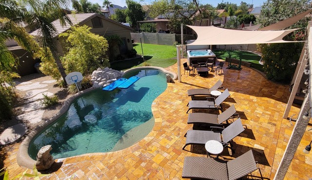 Bamboo garden w/ Firepits, MASSAGE CHAIR, SPA, HEPA clean air, Outside Heaters