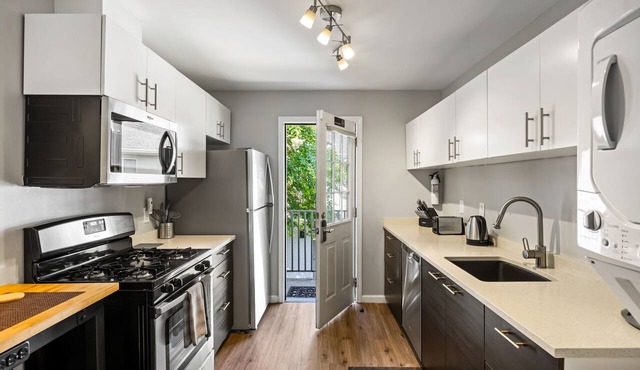 (BC1bF) Safe + Clean Condo w/Free Parking, near Shepherd Center