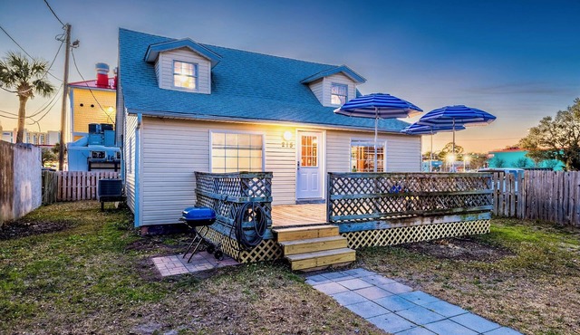 Beach Cottage Heart of Ocean Drive Sleeps 14