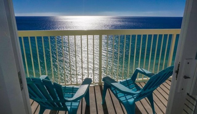 BEACHFRONT! FREE BEACH CHAIRS! LOW 9TH FLOOR! Over 146 Five Star Reviews!
