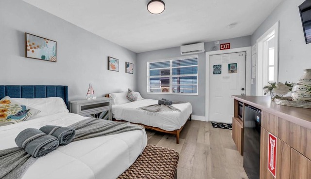 Beachside 1BR w/Parking in Hollywood
