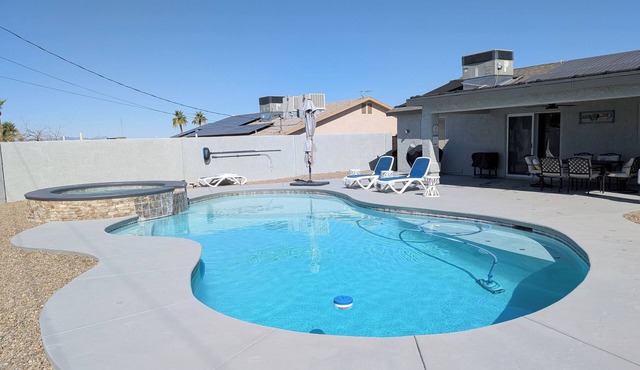 Beat the heat! Enjoy a private pool/spa under the stars. So many amenities!