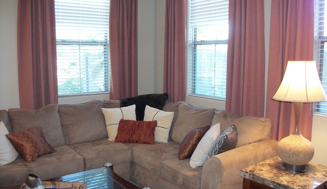 Beautiful 3bd 2.5ba, 2story, large patio, 1car garage, pool, spa, walking trails