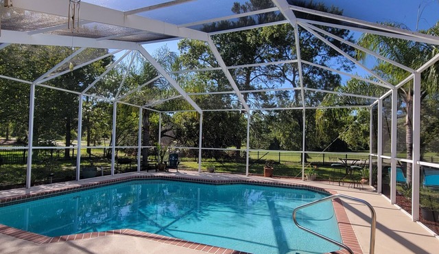 Beautiful 4 BR-2.5 Bath w/Office, On Golf Course Pool & Hot Tub Dog Friendly!