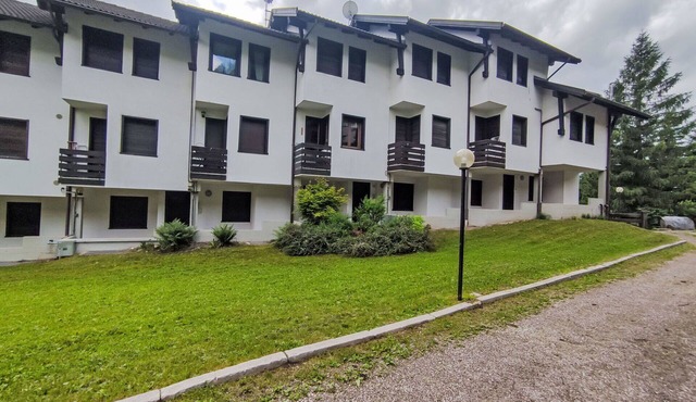 Beautiful apartment for 5 guests with WIFI, TV and patio