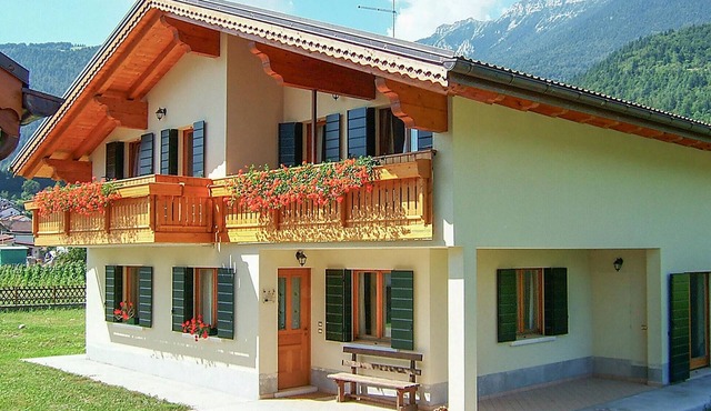 Beautiful apartment in Lamon with WiFi