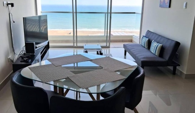 Beautiful apartment with balcony facing the sea