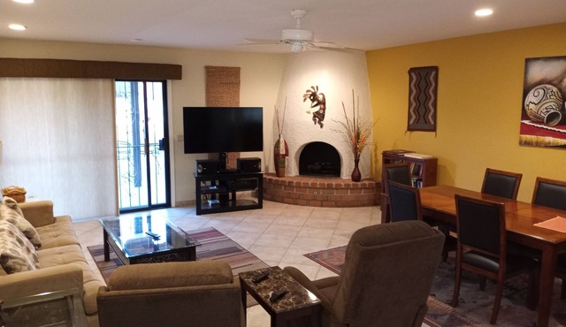Beautiful Catalina View Townhome near Sabino Canyon, Restaurants and Shopping