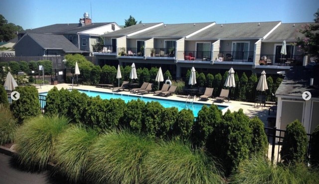 Beautiful downtown Rehoboth Beach townhouse - 3 blocks to the beach/boardwalk.