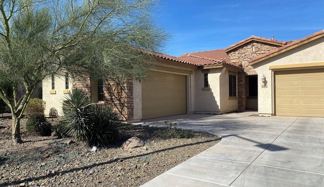 Beautiful Home with Private Pool in Peoria AZ