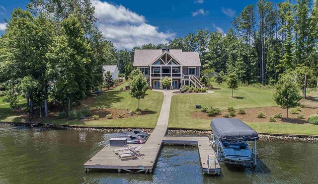 Beautiful Lakefront Home, Amazing Big Water Views