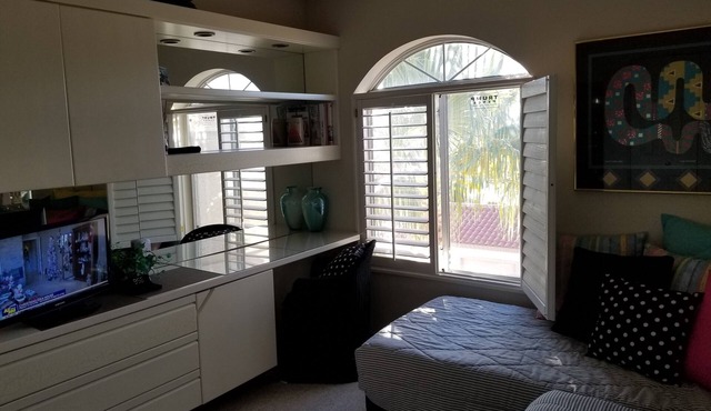 Beautiful Lakefront Penthouse Condo, sweeping views, in Scottsdale Ranch