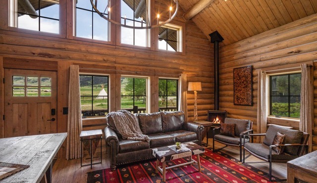 Beautiful Log Cabin in Paradise Valley, Montana