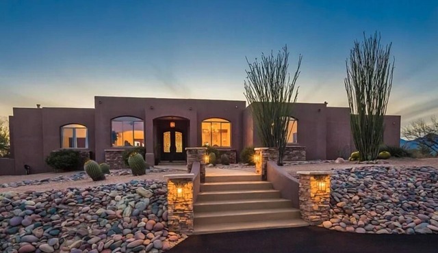 Beautiful mountain view oasis with gourmet kitchen & community pool