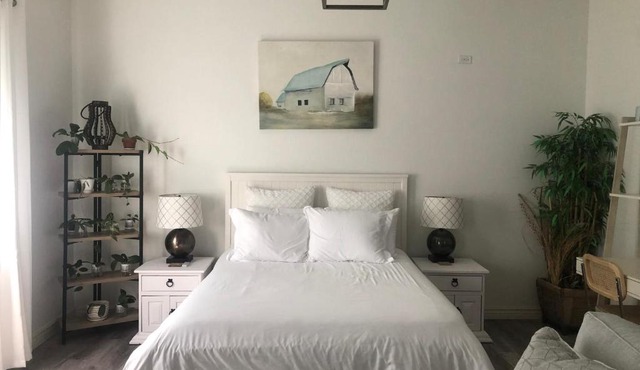 Beautiful Private Casita/Guesthouse w/Kitchen, Access to Pool/Spa