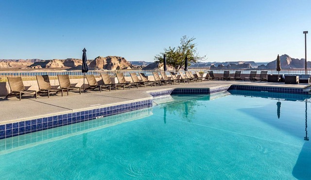 Beautiful Scenery on Lake Powell! Pool, Parking, Fitness Center, Restaurant