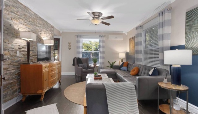 Beautifully Decorated Condo 10