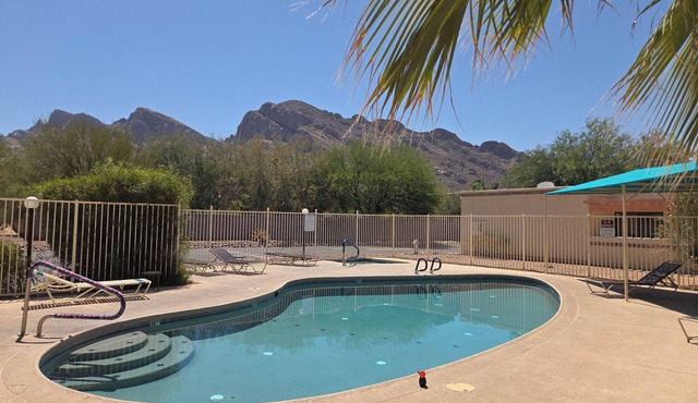 Beautifully decorated single-level private townhome in the heart of Oro Valley.