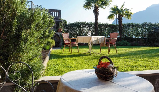 BEUST HOUSE - VALERIA - Terrace and garden - view of olive trees and lake