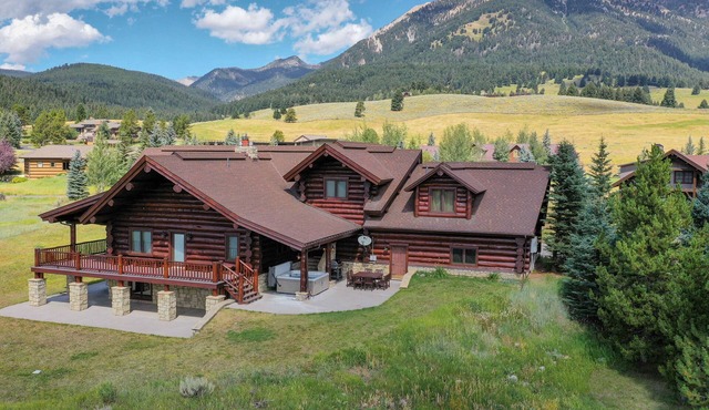 Big Sky Vacation Rentals: MDW Red Feather Lodge