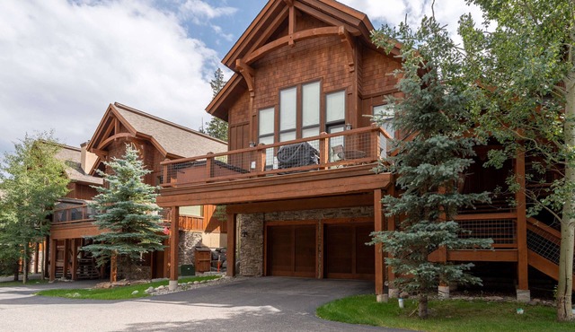 Black Eagle Retreat | Hot Tub Ski to Village Sleeps 12