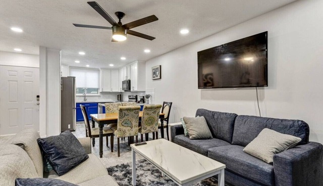 Blue Ivy Oasis - New Remodel - Cozy n' Spacious.