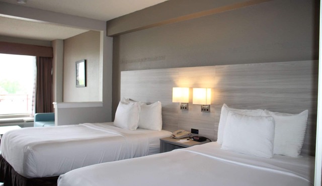 Boca Suites Deerfield Beach, SureStay Collection by BW