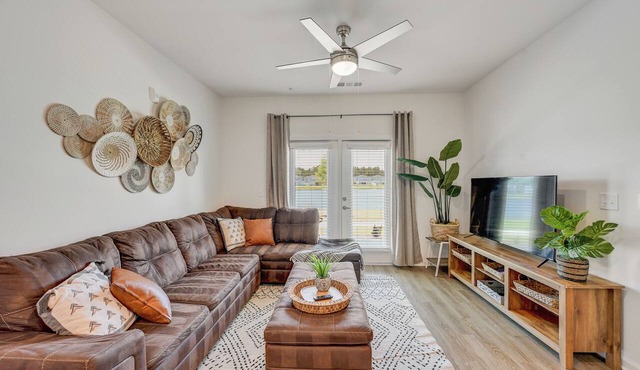Boho Luxe Nr JAX INT. Airport & Shopping