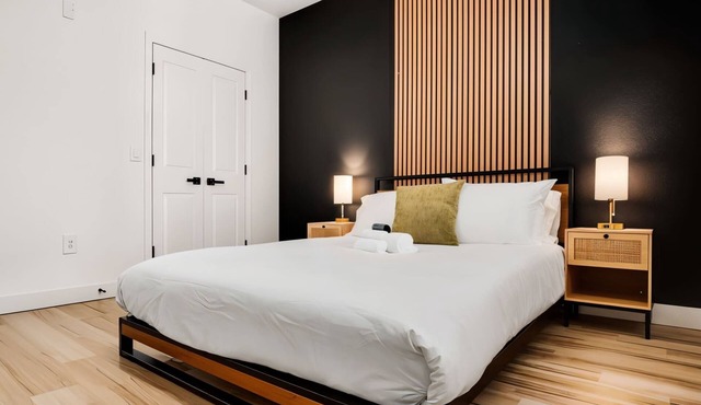Boulevard Stays Chic 1BR Near Stadium Pool Access, Gym & Free Parking