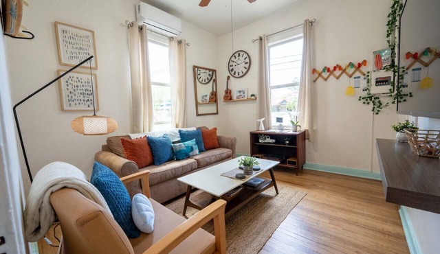 Breezy 1BR Retreat Walk to UofA