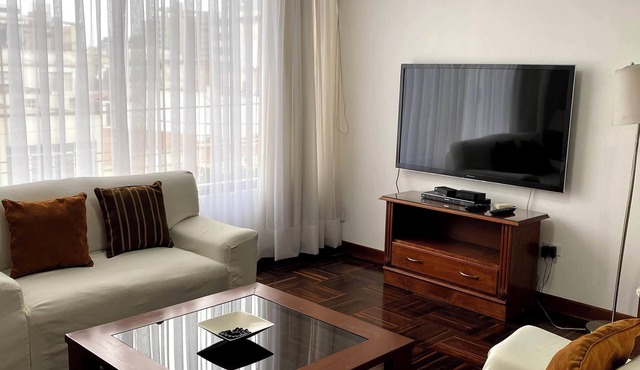 Bright 2BR Apartment Steps from El Olivar Park