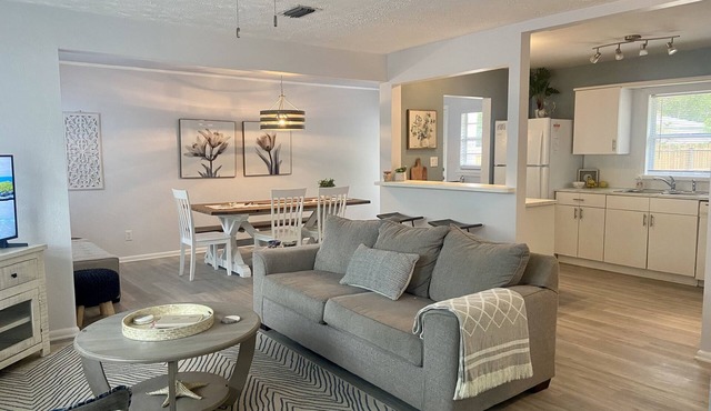 Bustling Downtown within Walking; New Bayfront Park & Beaches Minutes Away