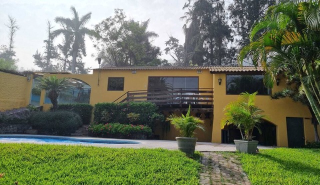 Casa California surrounded by greenery and colors, pool, jacuzzis, sauna and gardens!