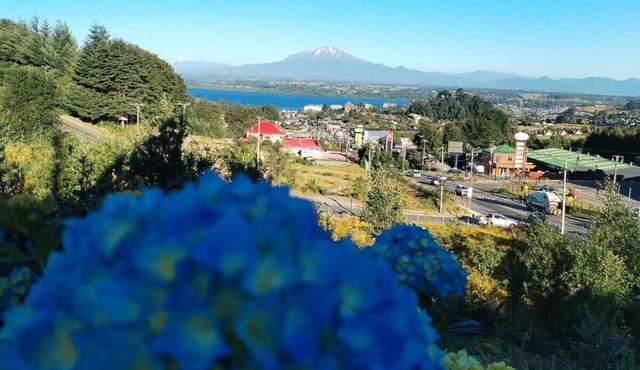 Casa con Vista Panorámica al Lago y Volcán