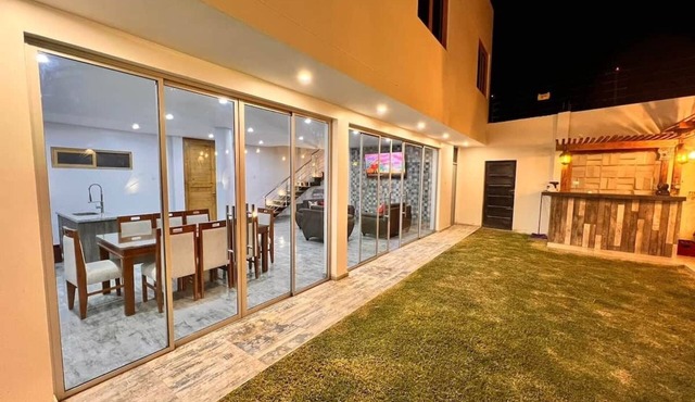 Casa de estreno con piscina, parrilla, jardín