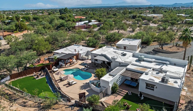 Casas Adobes Dream Property! Amenities galore!