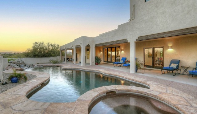 Catalina Breeze – Luxury Living with Heated Pool/Spa and Stunning Mountain Views