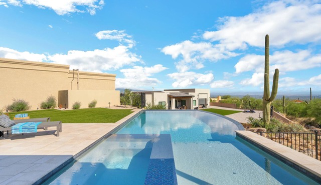 Catalina Dreamin' Luxe Foothills Oasis w/Pool!