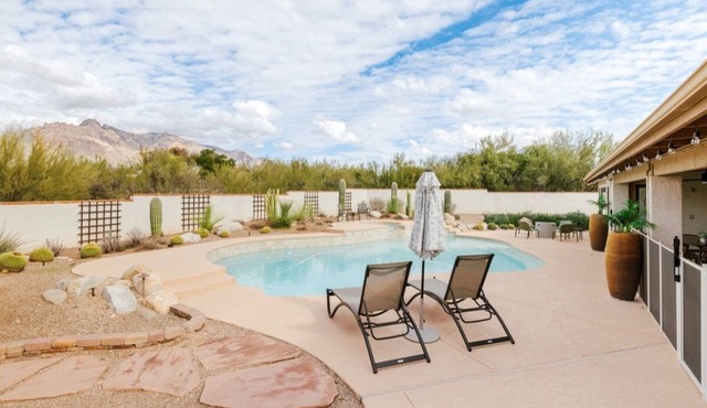 Catalina Foothills Retreat w/Heated Pool & Spa