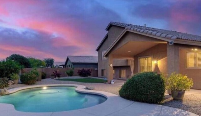 Cave Creek Beauty, Great Location, Spacious Executive Home - HEATED POOL!