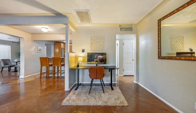 Central/Fire Pit/Fenced Backyard/4 BR 2 BA