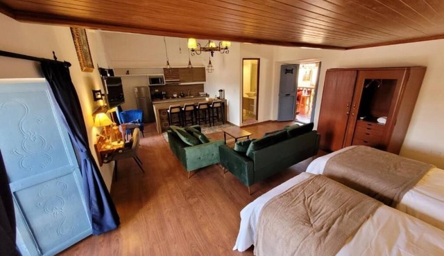 Centrally located 4-bed family apartment