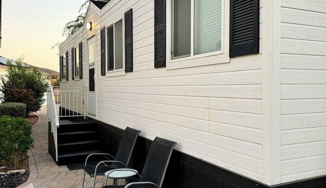 Charming 1-bedroom, bath - Tiny Home with WiFi, AC with a Pickleball Court